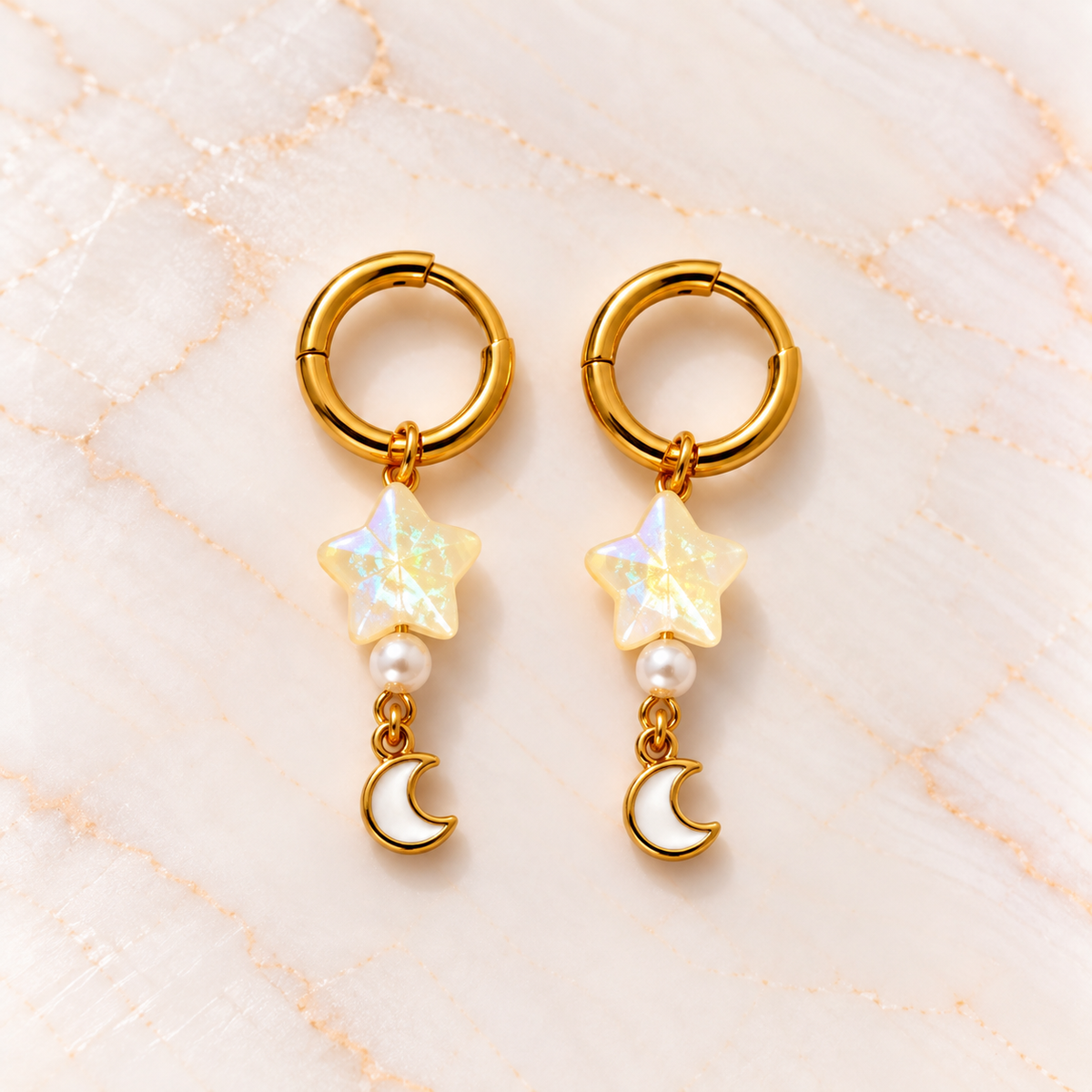 Goudkleurige oorbellen met sterren en maantjes – Lemon Twinkle | Enjoia