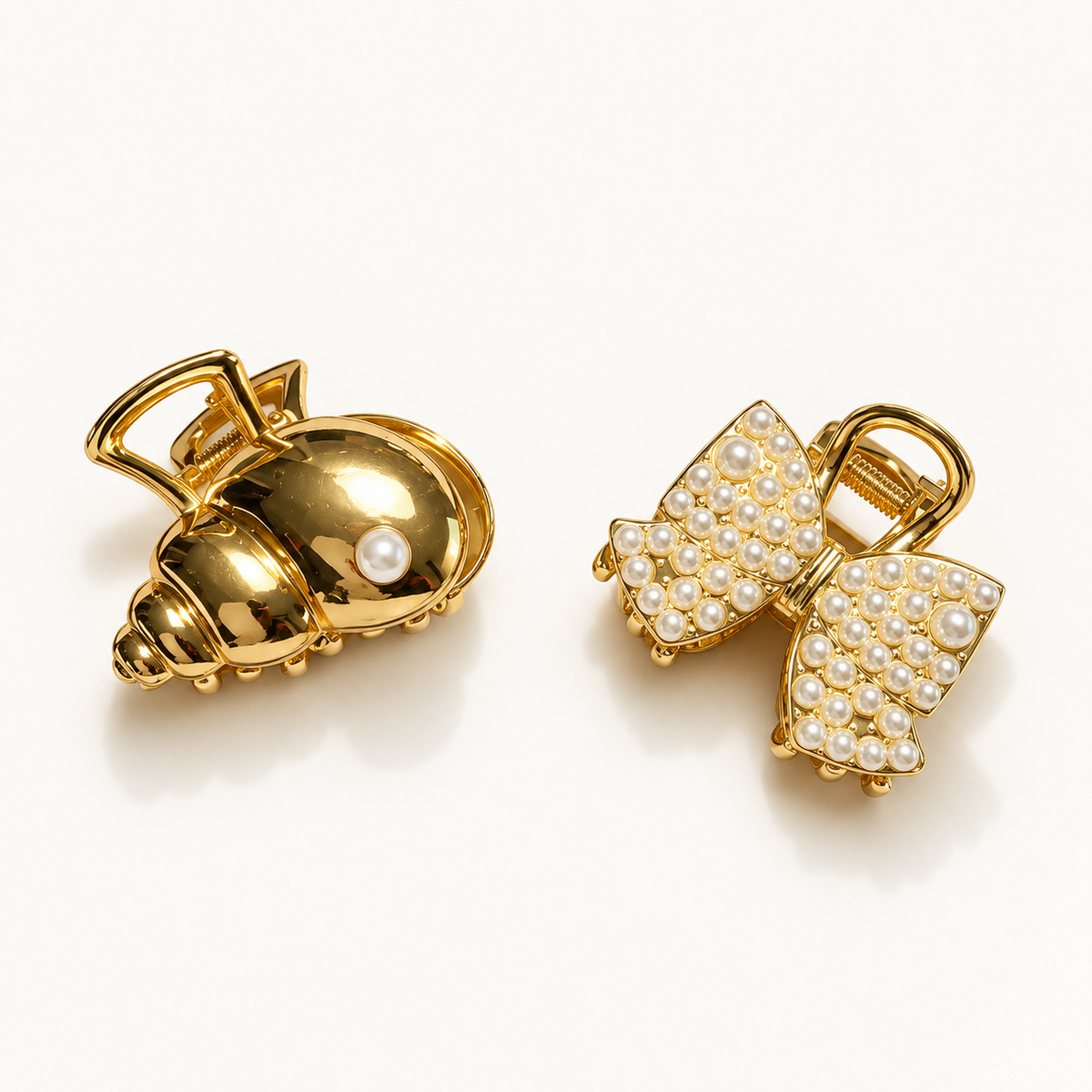 Ocean Pearl set van twee goudkleurige haarklemmen met schelp en parelstrik