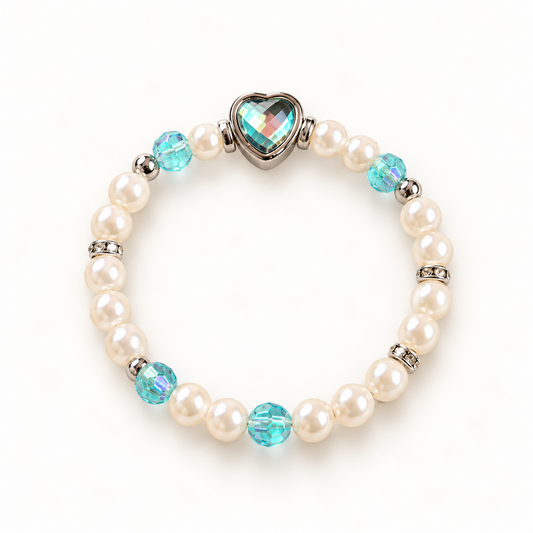 Mini Candy Aqua Heart – kinderarmband met aquakleurig hartje en witte parelkralen