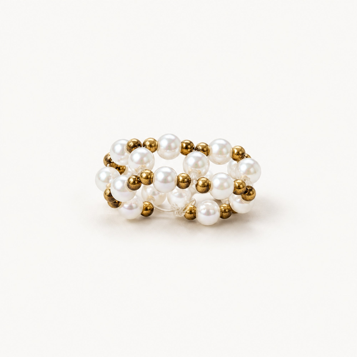 Classic Pearl ring met parelmoerkralen en goudkleurige accenten