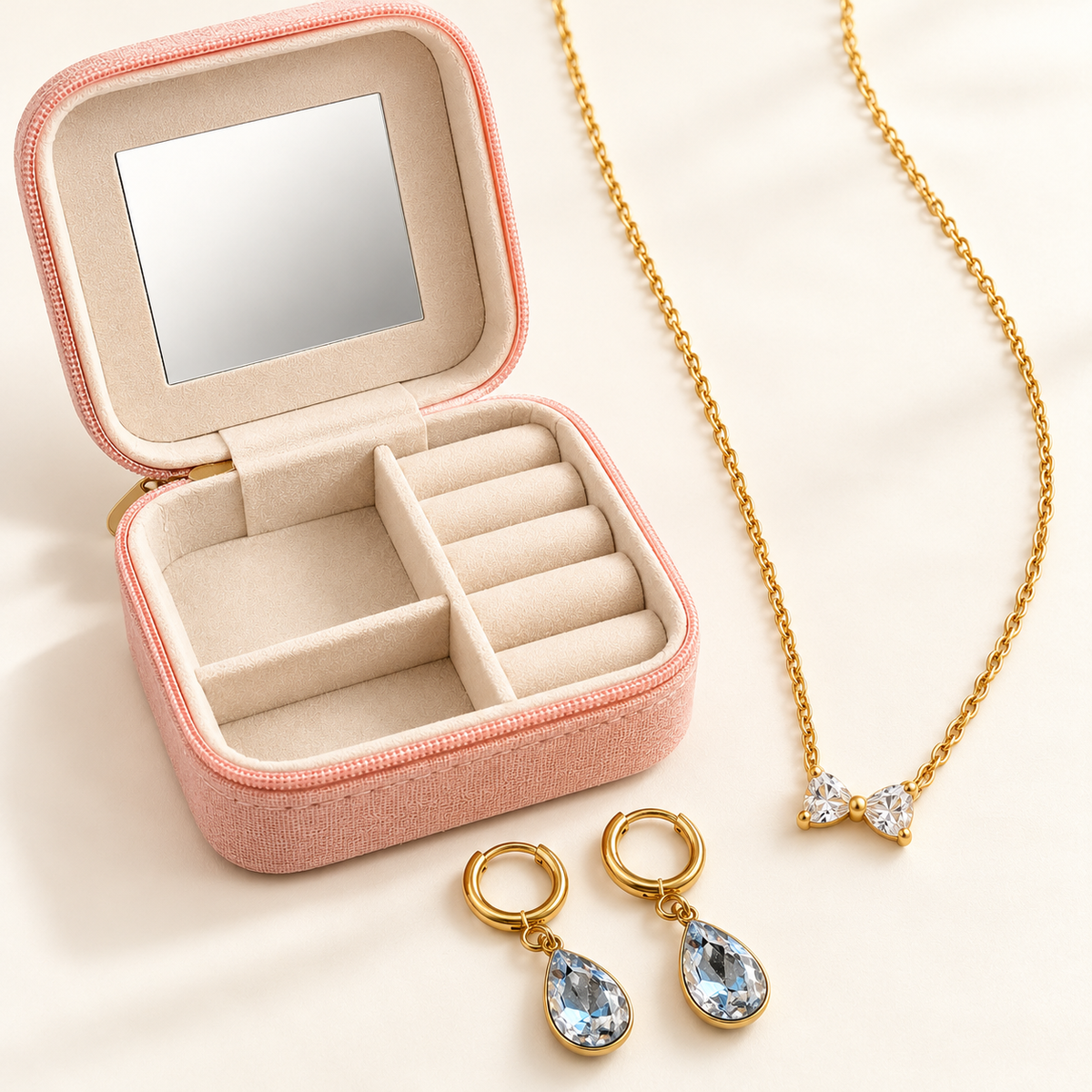 The Golden Keepsake cadeauset: roze Treasure Keeper, Sparkle Bow ketting en Crystal Muse oorbellen