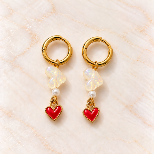 Elegante gouden hartoorbellen op marmer – Vanilla Ruby | Enjoia