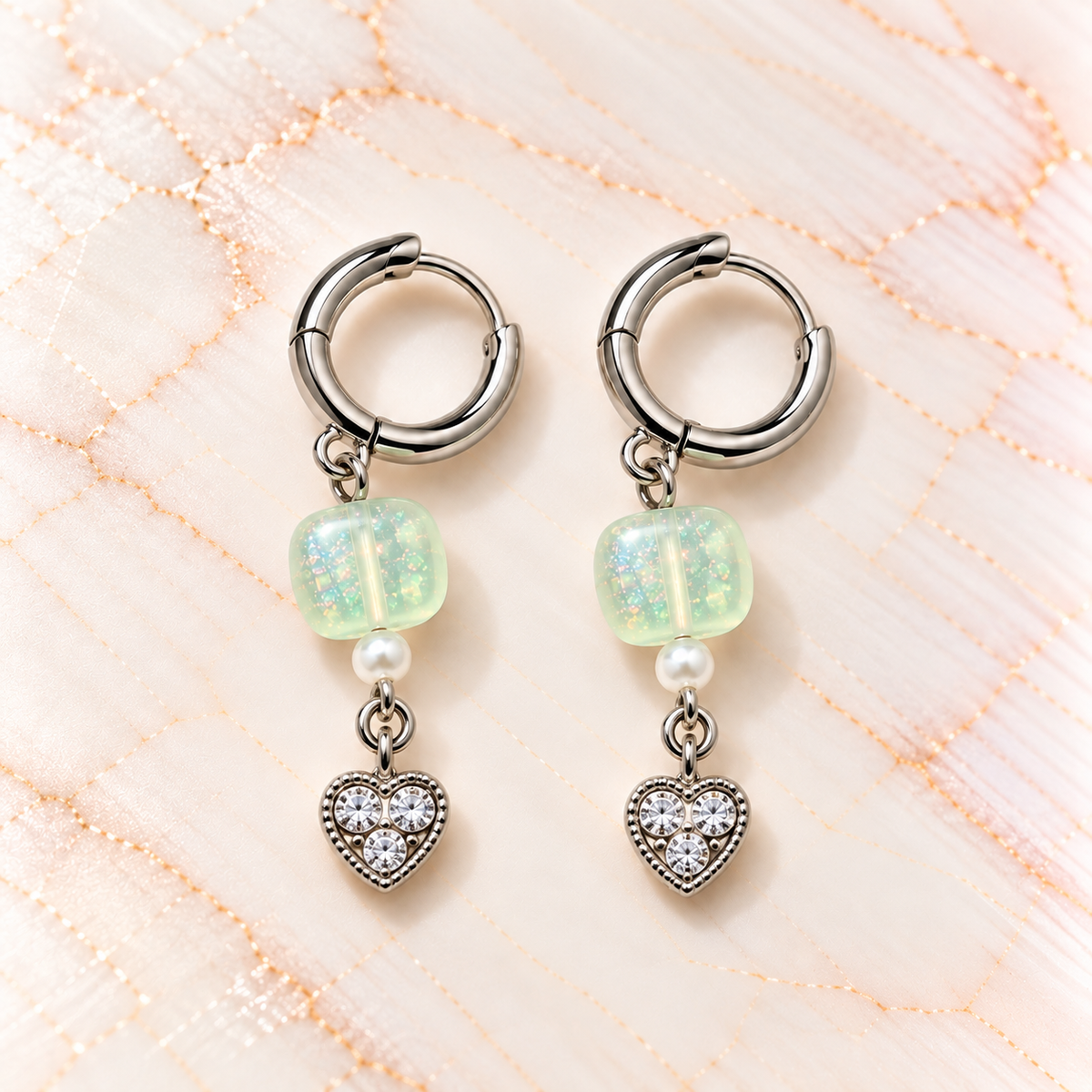 Elegante zilveren oorbellen met opaalharten – Mint Amour | Enjoia