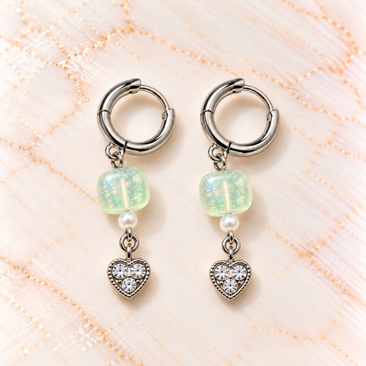 Elegante zilveren oorbellen met opaalharten – Mint Amour | Enjoia