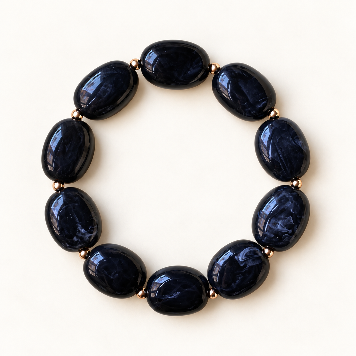 Glanzende zwarte kralenarmband met goudkleurige tussenkraaltjes – Midnight Muse | Enjoia