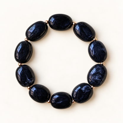 Glanzende zwarte kralenarmband met goudkleurige tussenkraaltjes – Midnight Muse | Enjoia