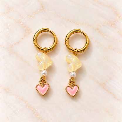 Gouden oorbellen met iriserende harten – Lemon Kiss | Enjoia