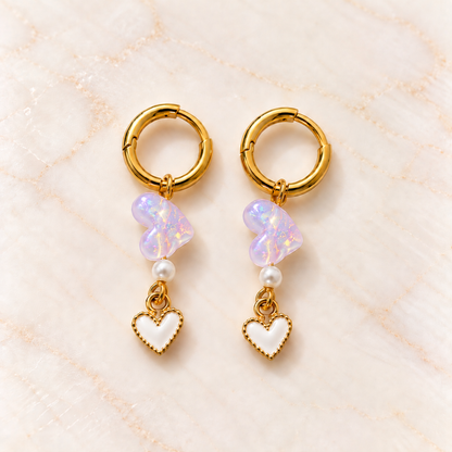 Gouden oorbellen met iriserende hartjes – Lilac Cloud | Enjoia