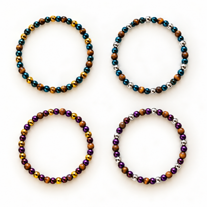 Vier glanzende kralenarmbanden op wit | Enjoia