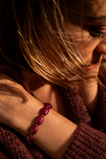 Warme herfstgloed met robijnrode armband | Enjoia