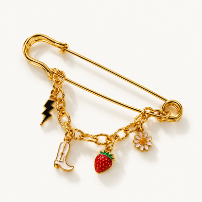 Charm Pins Strawberry Daisy – goudkleurige broche met zwarte bliksem, witte cowboylaars, aardbei en margriet