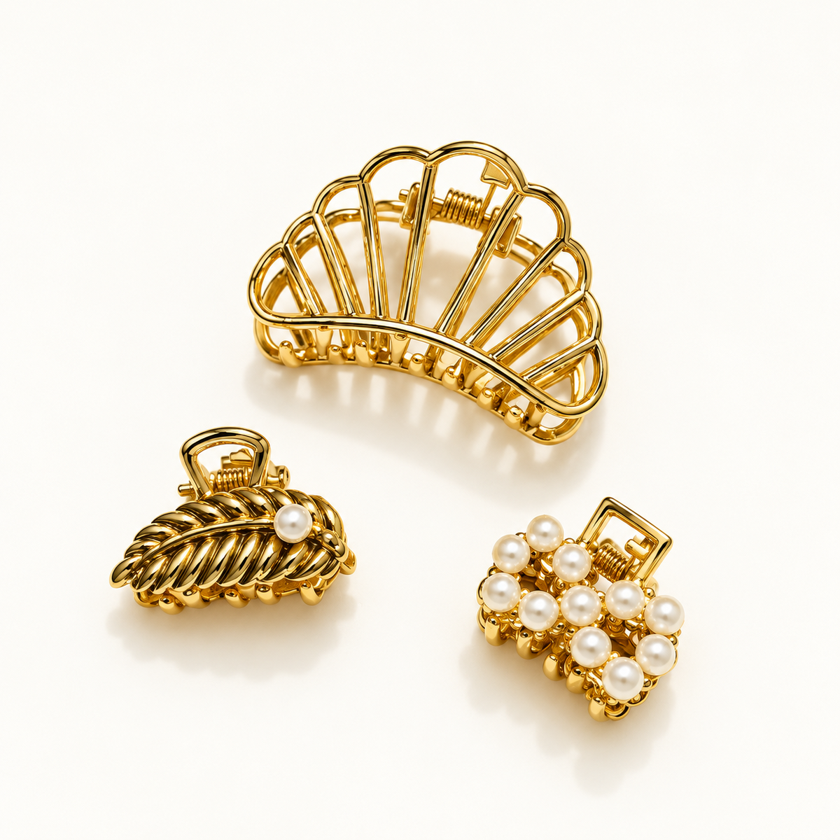 Golden Elegance set van drie goudkleurige haarklemmen met parels en strikdetails