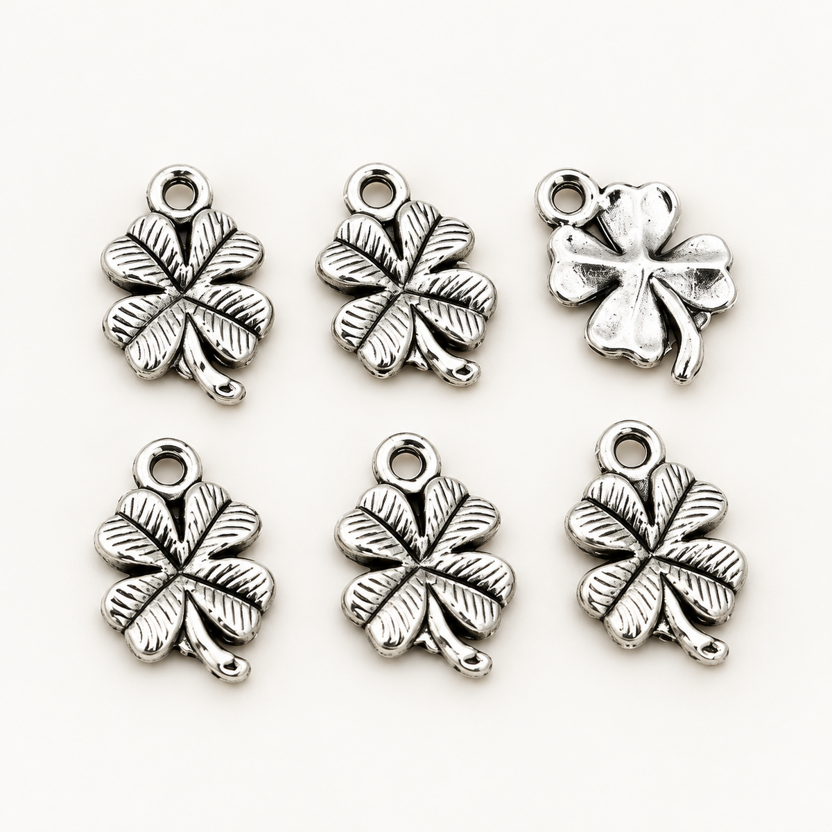 Klavertje zilver bedel – Enjoia Keychain Builder