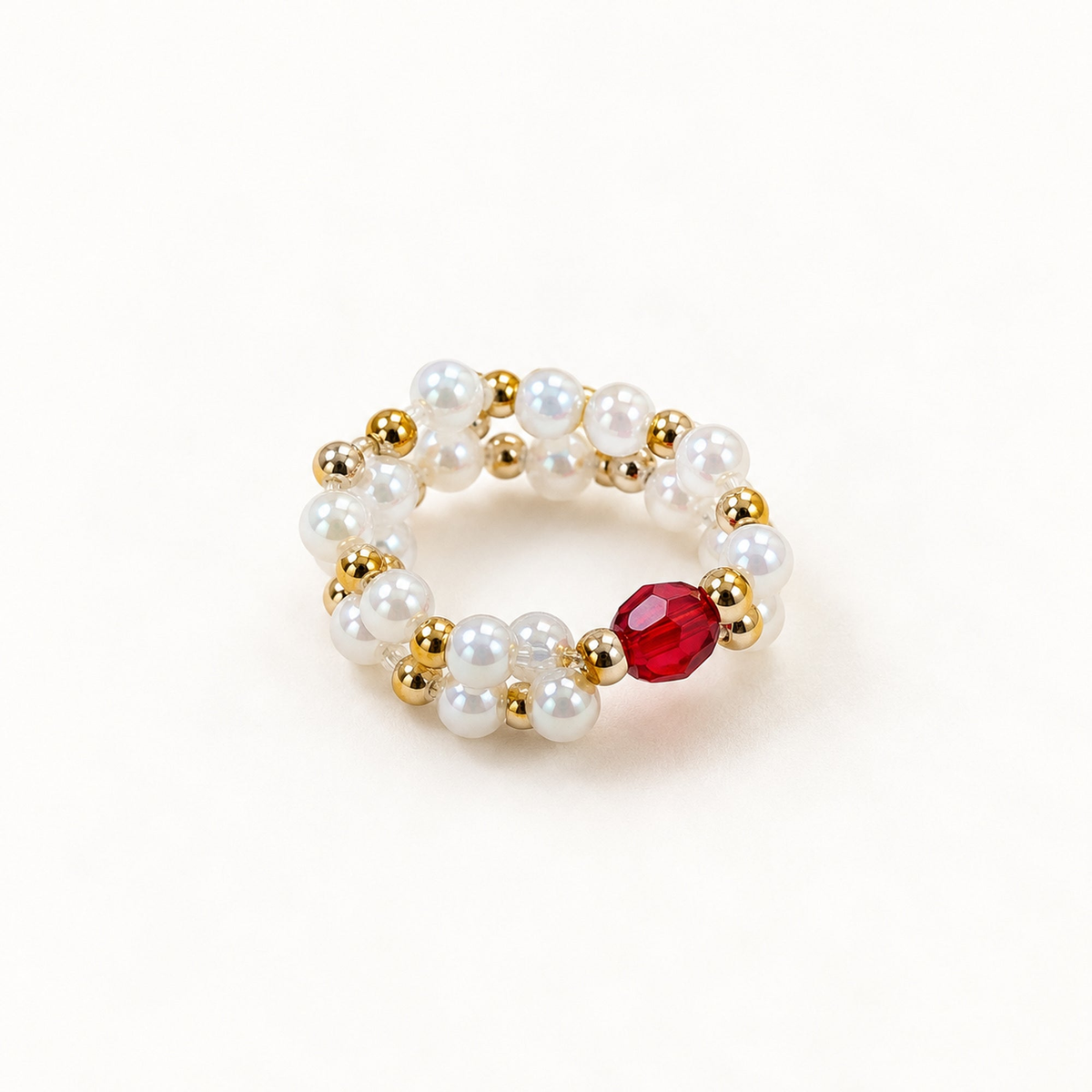 Detail van Royal Red parelkralenring