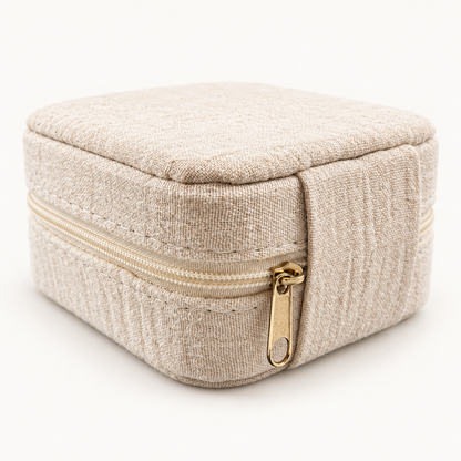 Treasure Keeper sieradendoosje in Beige – gesloten sieradendoosje van voren