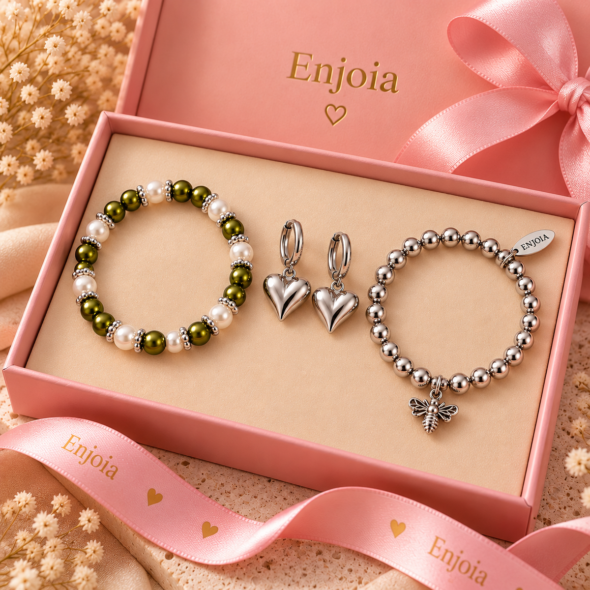 The Silver Glow Trio – gestileerde cadeausetfoto met drie zilverkleurige sieraden